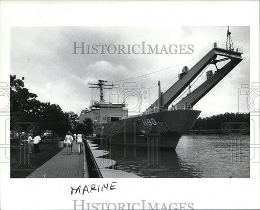 1989 Press Photo At the dock in Buffalo, N.Y - USS Boulder - Historic Images