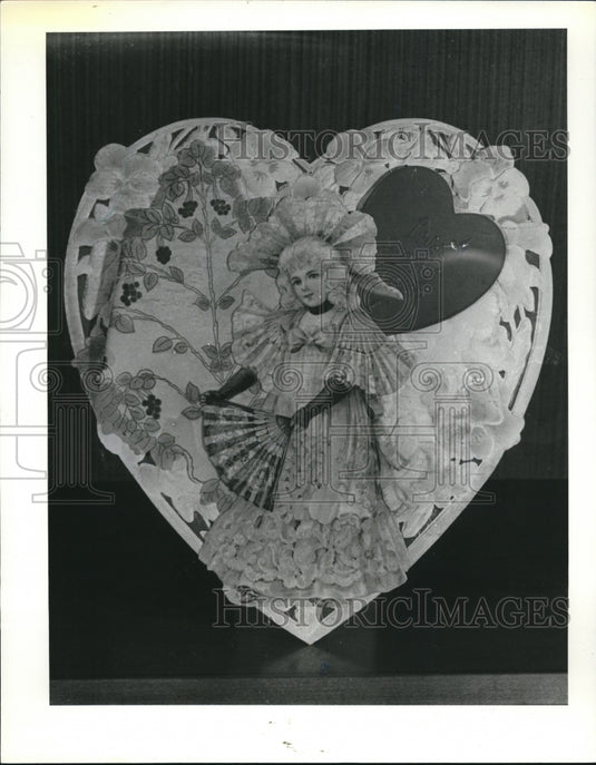 1982 Press Photo The Valentine's day memorabilia - Historic Images