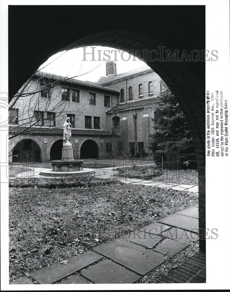 1989 Press Photo The St. Mary&#39;s Seminary Courtyard - Historic Images