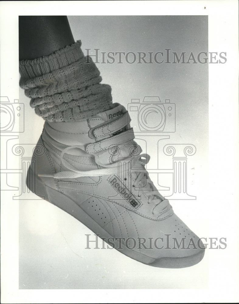 1986 Press Photo Artificial shoes - Historic Images