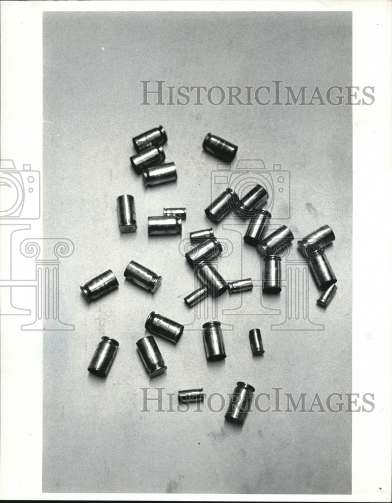1986 Press Photo The used gun cartridges of large and small calibers - Historic Images
