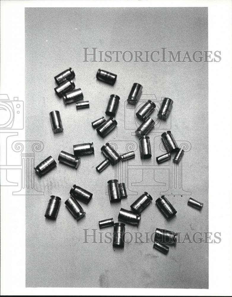 1986 Press Photo The used gun cartridges of large and small calibers - Historic Images