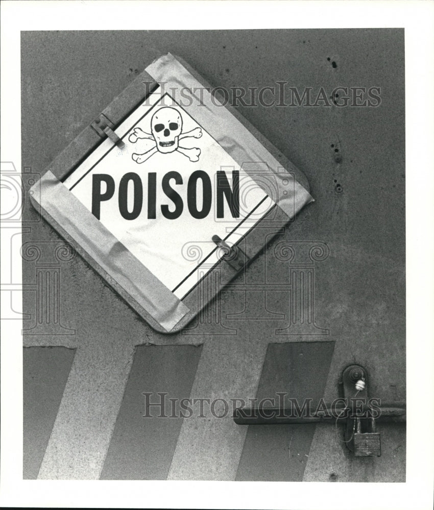 1980 Press Photo Signs, Poison - Historic Images