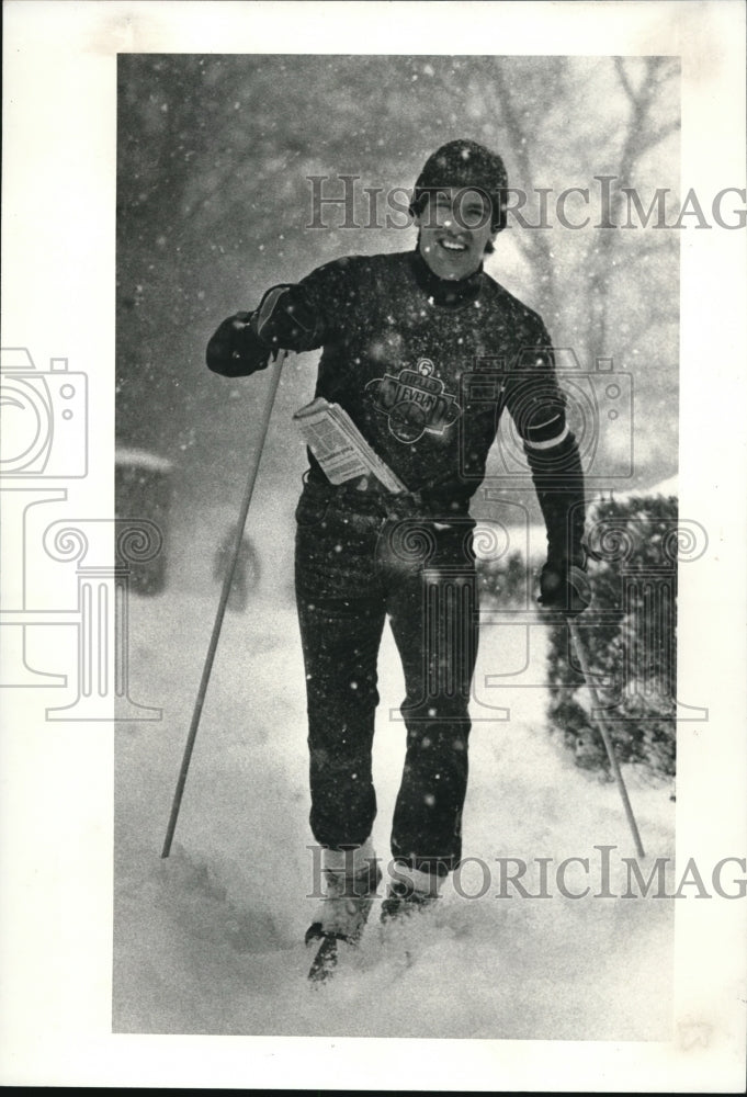 1983 Press Photo Alan Dobson  tries cross country skiing - Historic Images