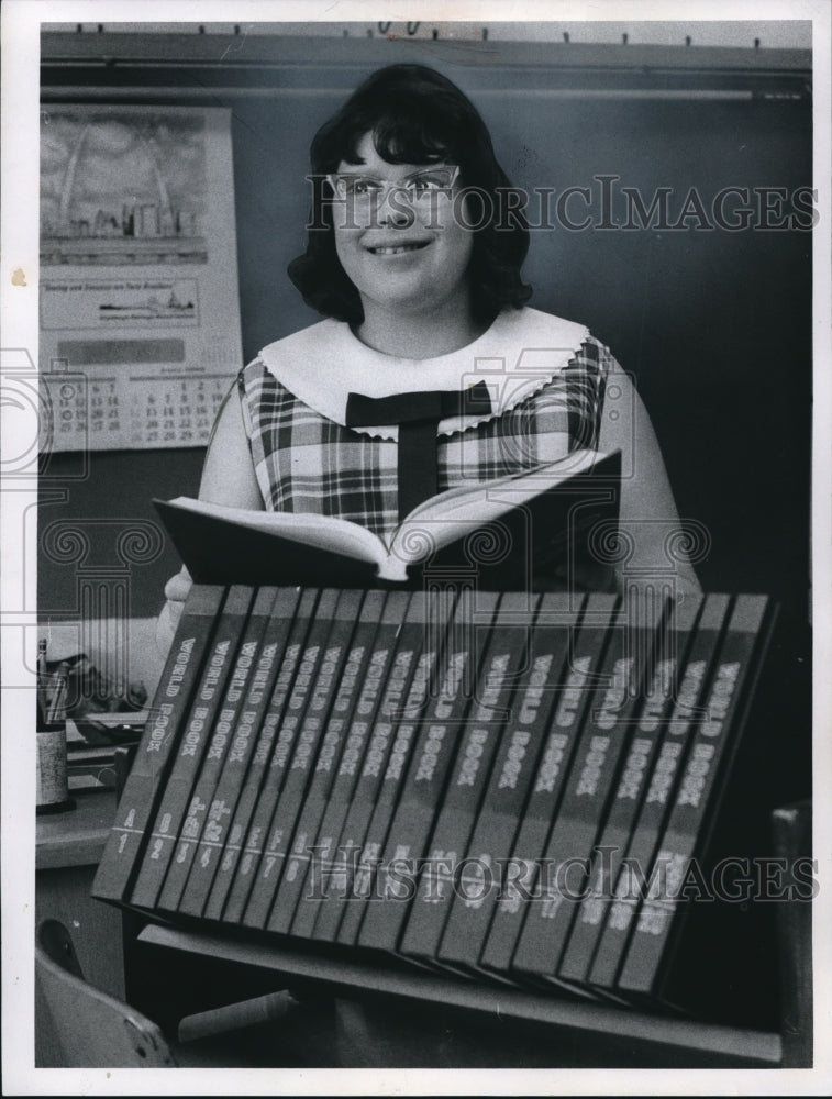 1966 Press Photo Laura Abbott - cva77405 - Historic Images