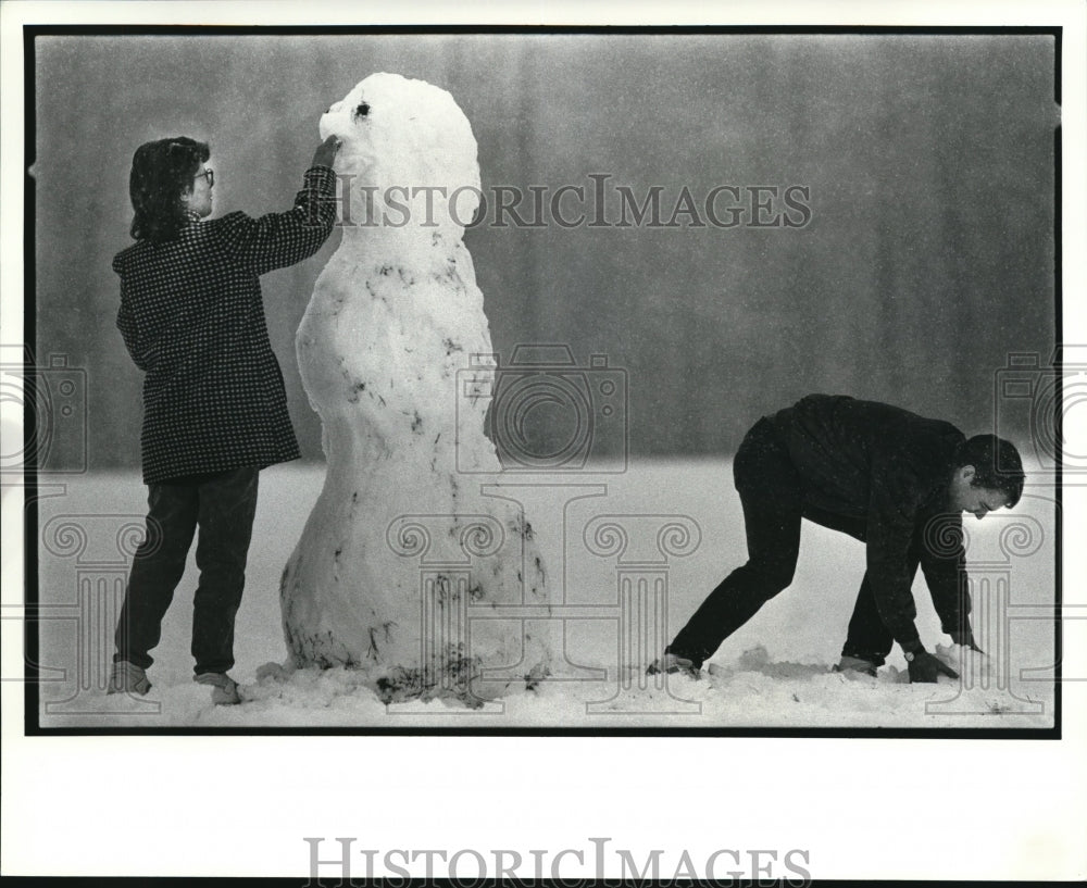 1987 Press Photo Last weekend in the rocky river, Metroparks people were - Historic Images