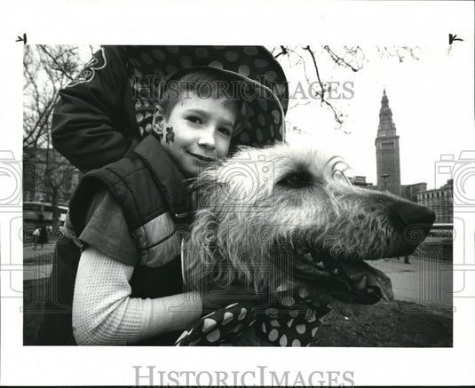 1986 Press Photo Michael McTighe and Molly at St. Patrick's Day Parade - Historic Images