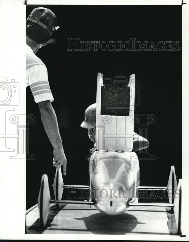1988 Press Photo Serita McGunia get into the cockpit of her Soapbox Derby car - Historic Images