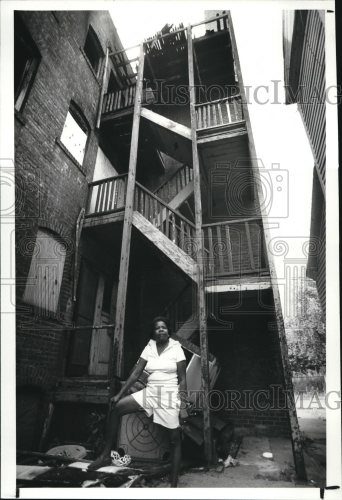 1982 Press Photo Marcelina Woods at 1291 E. Blvd. - Historic Images