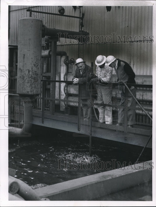 1960 Press Photo The Refinery