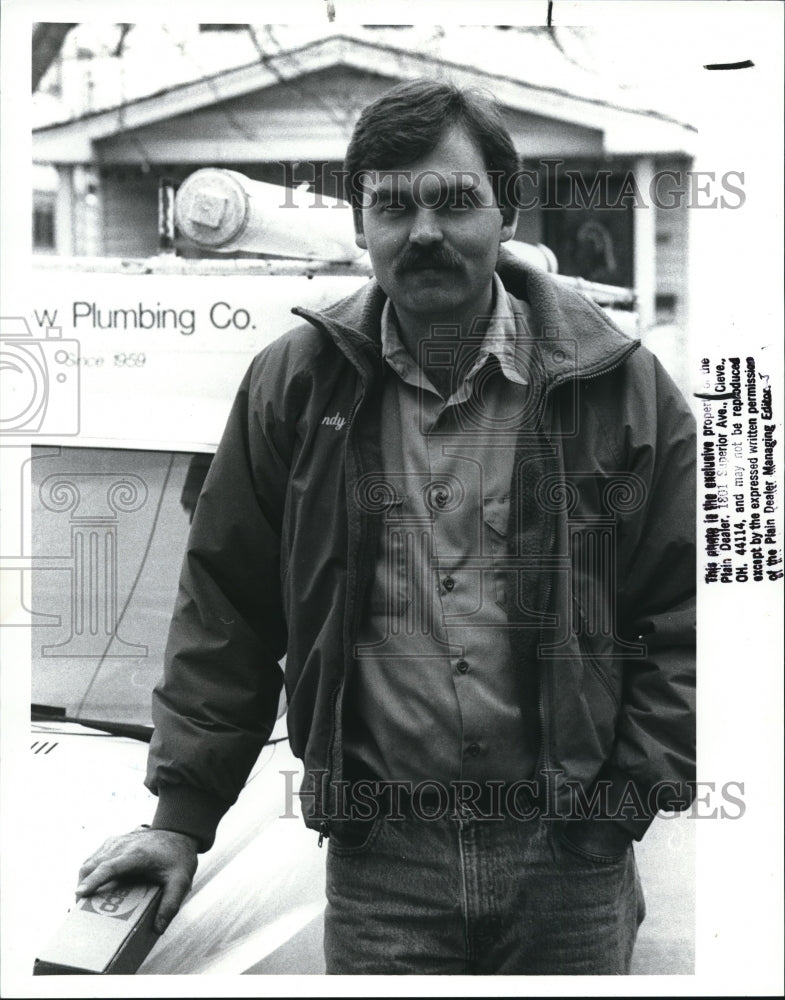 1988 Press Photo Andy Wyatt, plumber - Historic Images