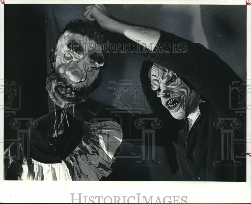 1988 Press Photo The surprises at the Briggs Haunted House in Metroparks - Historic Images