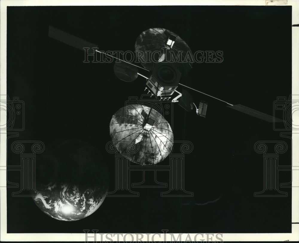 1983 Press Photo One of three giant telecommunication satellites by TRW - Historic Images