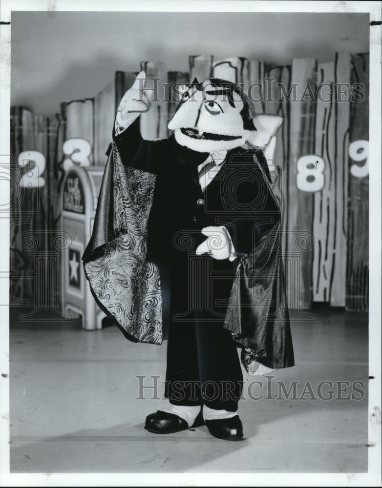 1982 Press Photo The Count during Big Bird's Super Spectacular Totally Amateur - Historic Images