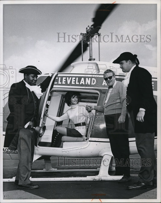 1968 Press Photo Flying around Cleveland, promoting the Press Club's Towne Crier - Historic Images