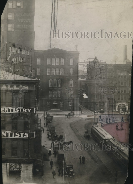 The old court house  - Historic Images