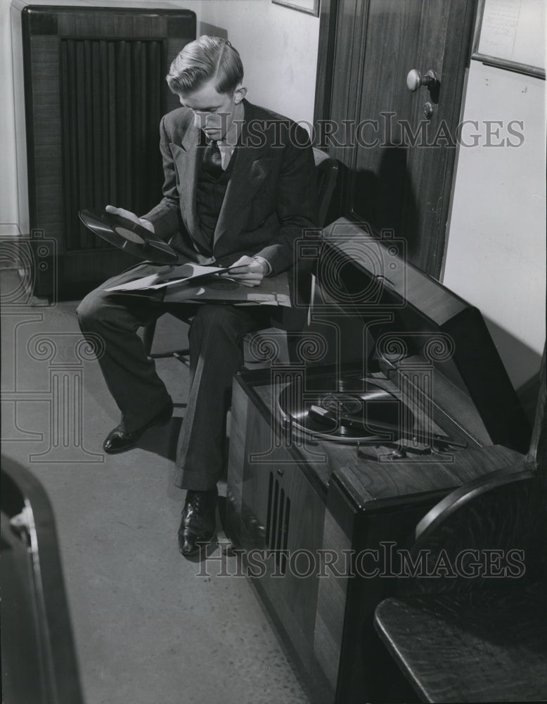 1940 The recordings at the Fine arts division  - Historic Images