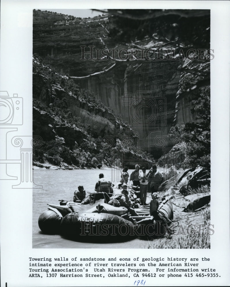 1981 Press Photo Sandstone walls on American River Touring Assn River Program - Historic Images