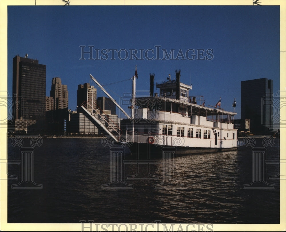 1987 Press Photo Nautica Princess Paddke Wheels Ship. - Historic Images