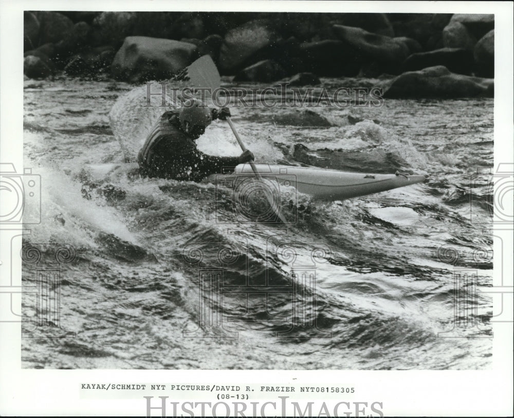 1987 Press Photo David R. Frazier, kayaking - Historic Images