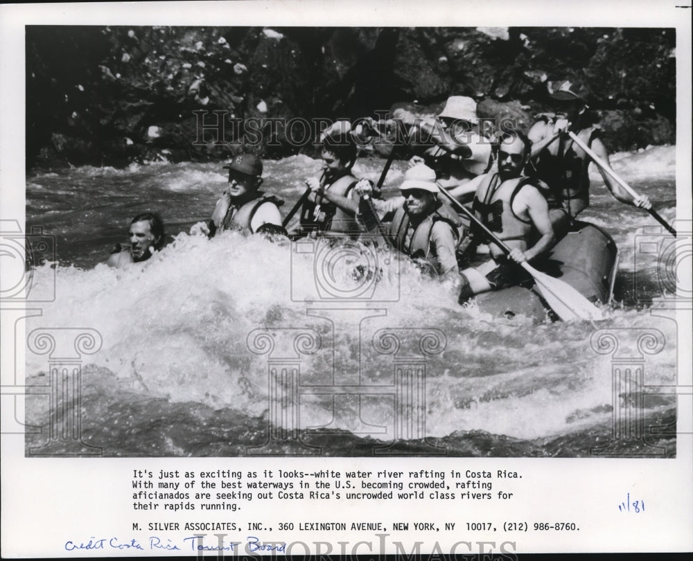 1982 Press Photo White water rafting in Costa Rica, uncrowded world class river - Historic Images