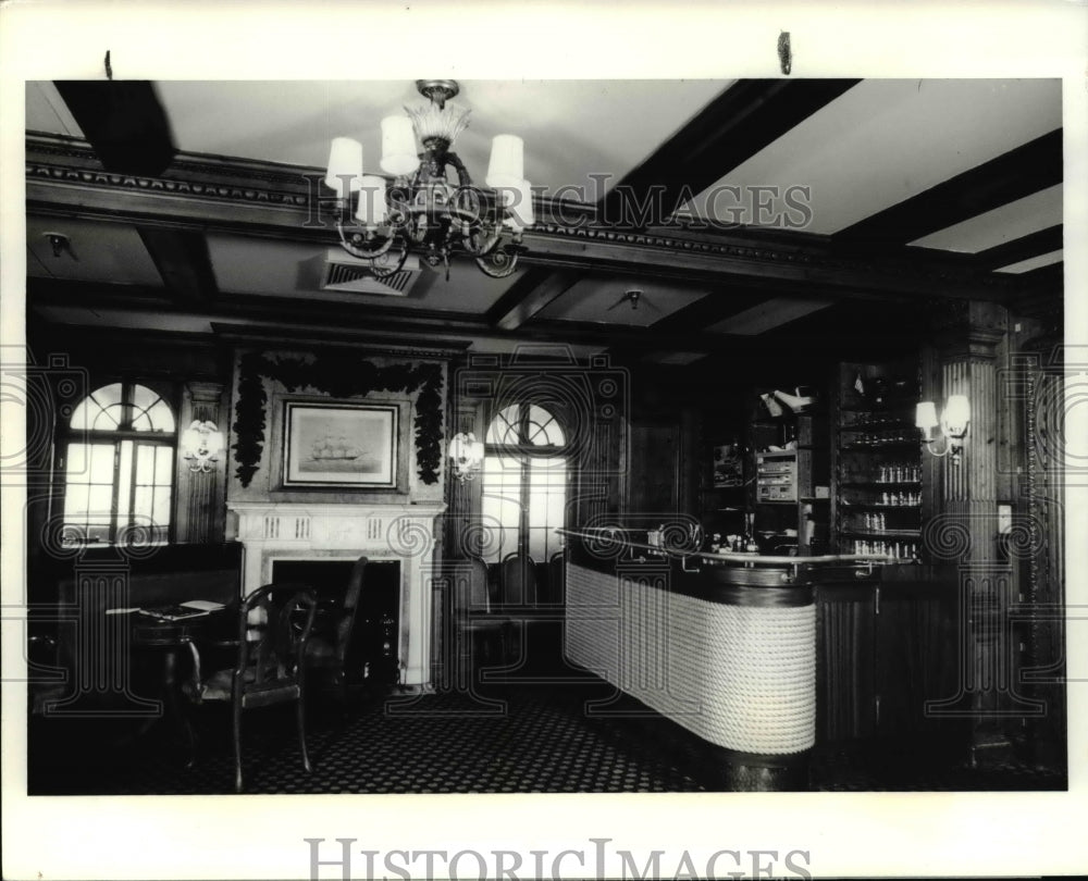 1984 Press Photo The wooden bar and lounge of the Sea Cloud yacht - Historic Images