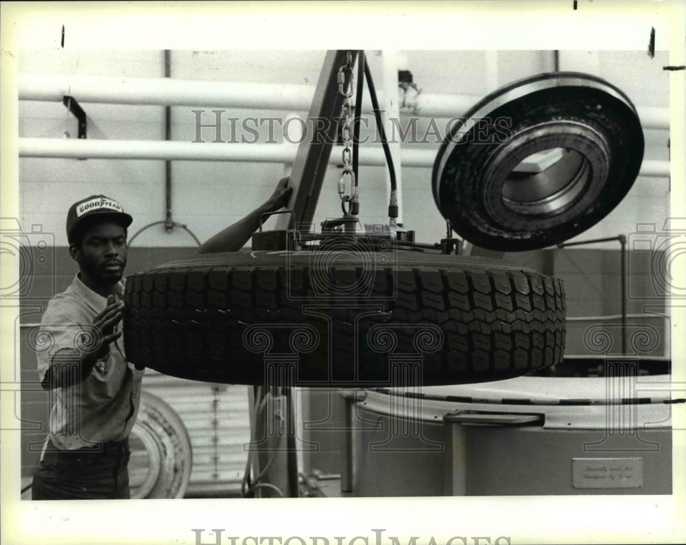 1987 Press Photo Truck Tires - Historic Images