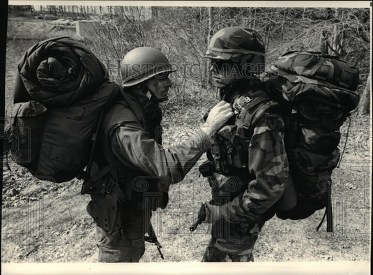 1986 Press Photo US Army at the Army Research and Development Lab in Natick Mass - Historic Images