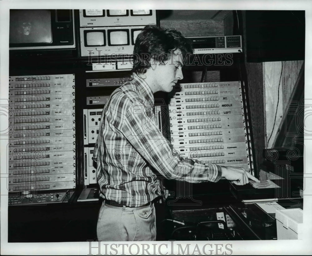 1984 Press Photo Video Recorders And Cassettes - Historic Images