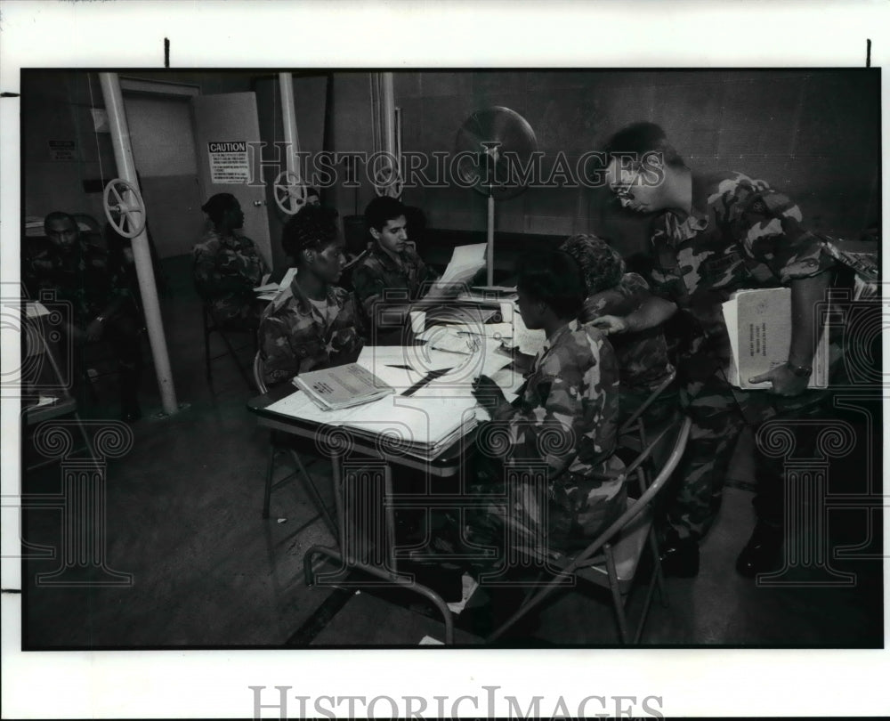 1990 Press Photo Army reservists go through their personal files, tying up - Historic Images