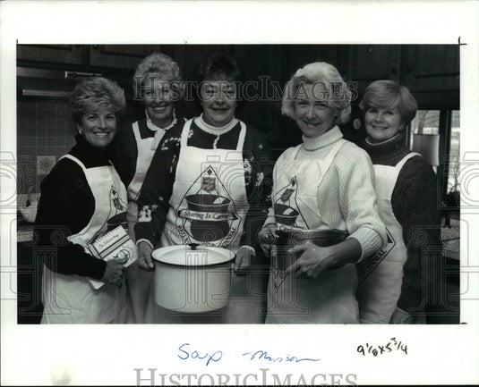 1991 Press Photo Soup Sisters meet at Emily Brasfield's home - cva80099 - Historic Images