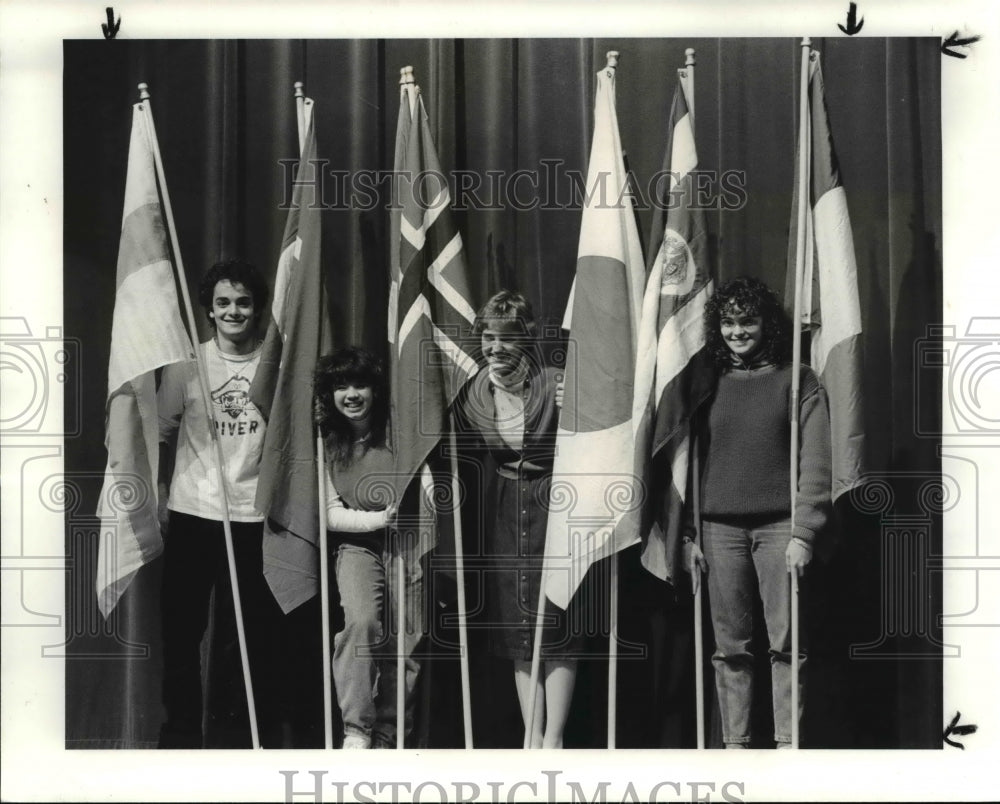 1985 Press Photo The High School Students of Rocky River Exchange Program - Historic Images