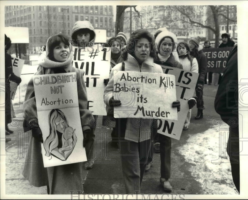 1981 Press Photo The Right to Lifers march against abortion - Historic Images