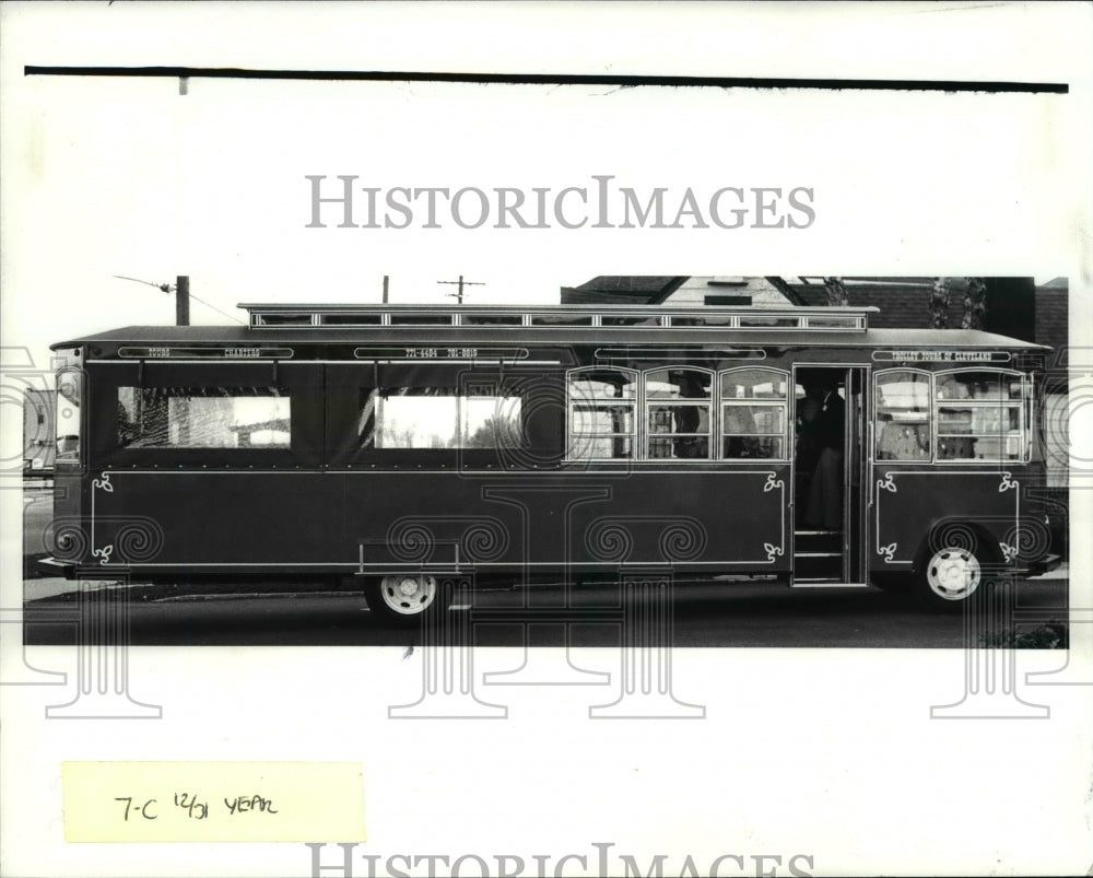 1985 Press Photo Trolley car parked at E223 and Lakeshore in Euclid - Historic Images