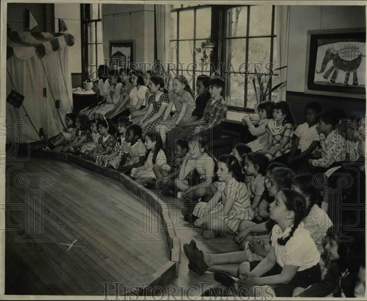1948 Kindergarteners watching circus at Robert Fulton Elementary Sch - Historic Images