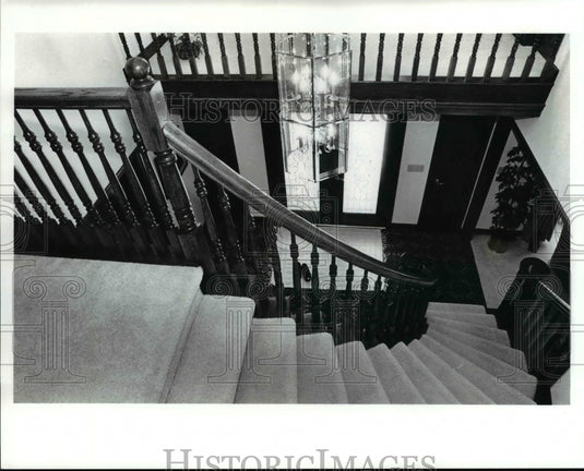 1989 Press Photo The stairway at the Brecksville home - Historic Images