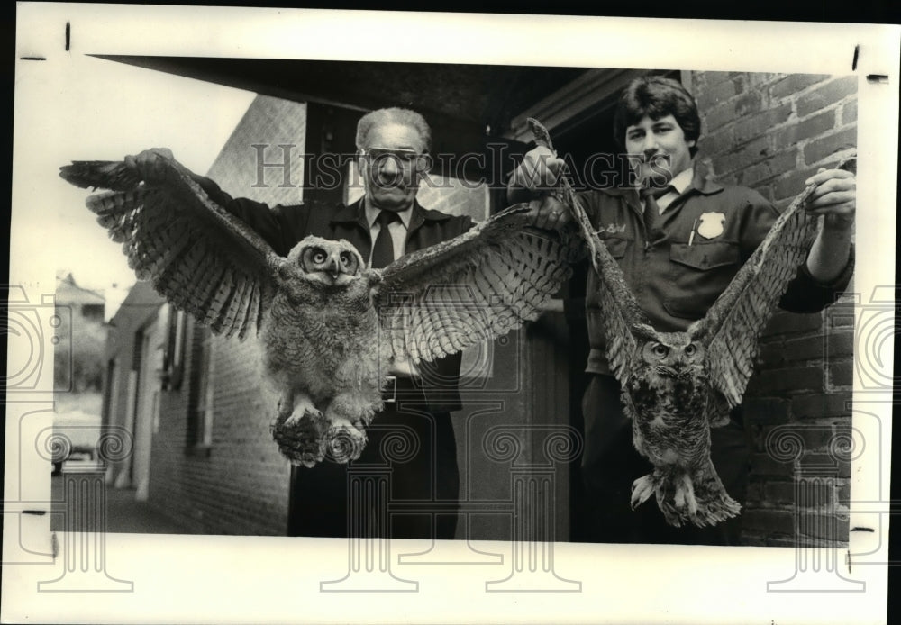 1982 Press Photo Animal Protective League Employees Red Stewart and John Baird - Historic Images