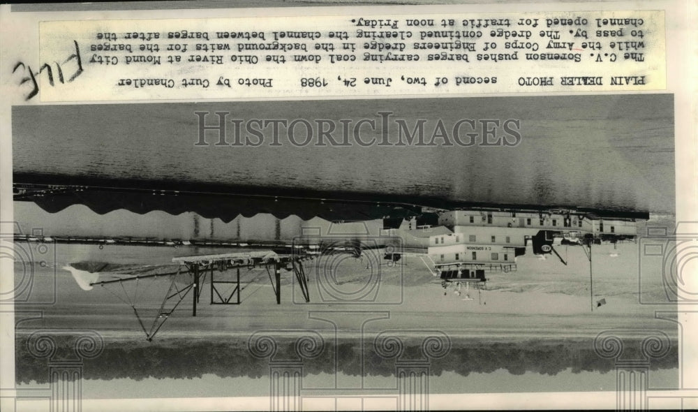 1988 Press Photo CV Sorenson pushes barges carrying coal down Ohio River - Historic Images