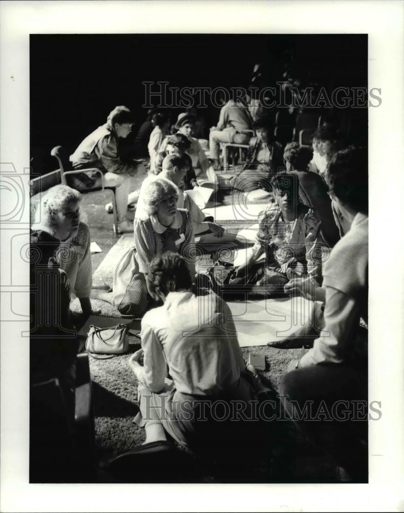 1987 Press Photo The meeting of the students at the Tri C Metro Rally - Historic Images