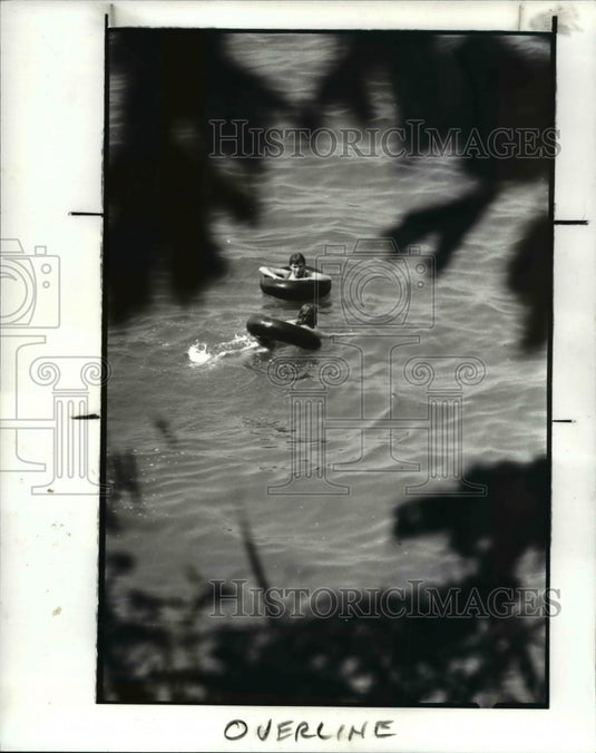 1982 Press Photo Shannon Kriegmont & Heather Hoffman takes a swim at Lake Erie - Historic Images