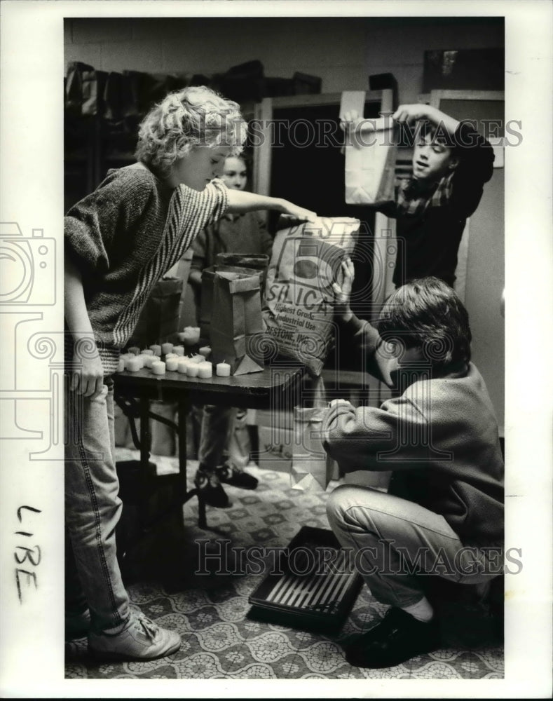 1986 Press Photo The Latchkey kids at the Chardon Library - Historic Images