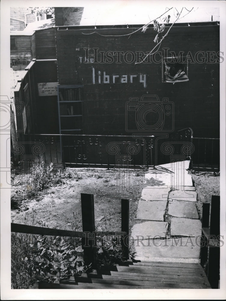 1964 Press Photo Mob wrecked The Library at 2134 Edgehill Road SE - cva80825 - Historic Images