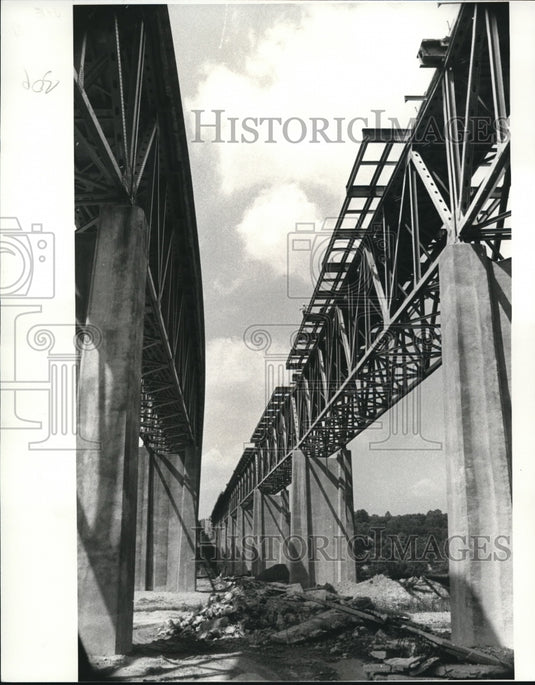 1983 Press Photo Bridges Cuyahoga River Bridge - Historic Images