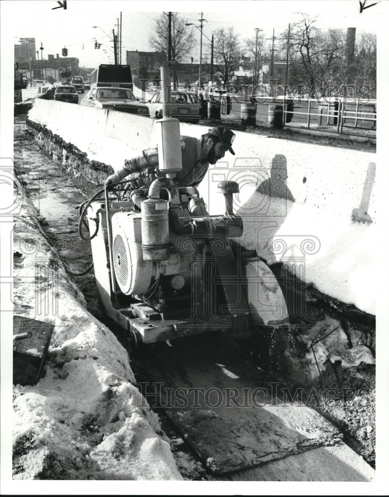 1986 Press Photo Preparatory work of the Brooklyn Brighton Bridge rehab - Historic Images