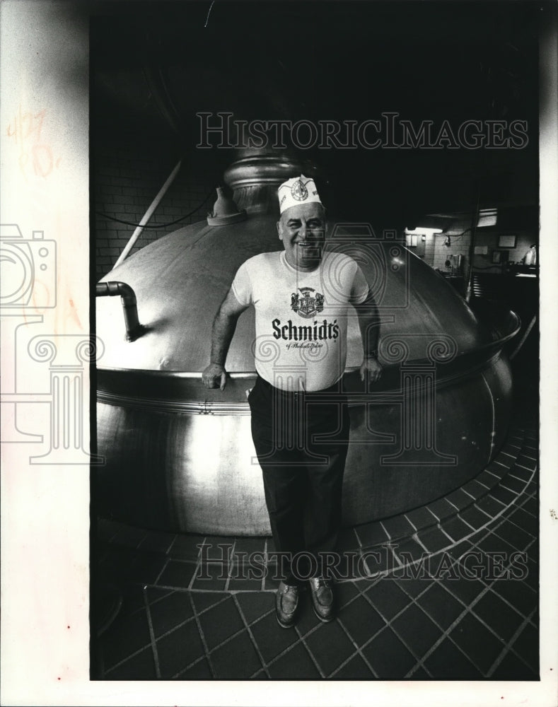 1980 Press Photo Gene Ruebier Kettleman at Schmidt & Sons Inc - Historic Images