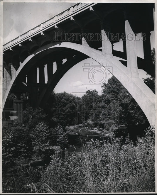 1946 Press Photo The Tinker's Creek at Looking East of Northfield Bridge - Historic Images