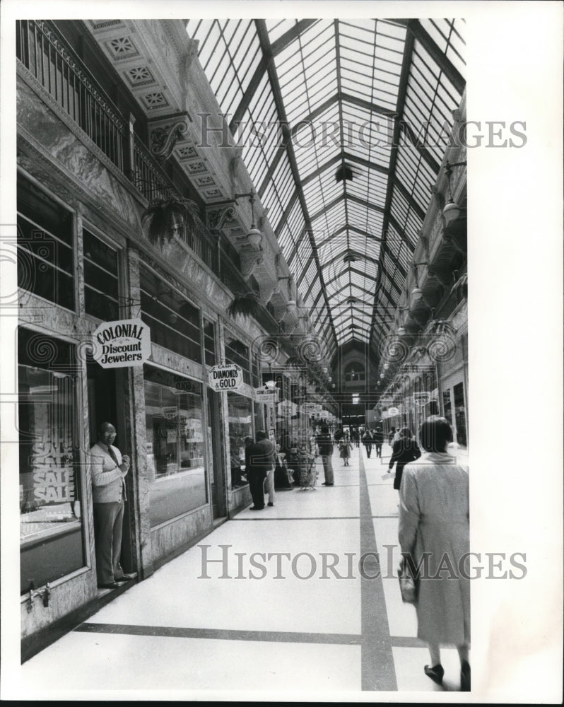 1983 Press Photo Interior of Colonial Arcade building - Historic Images