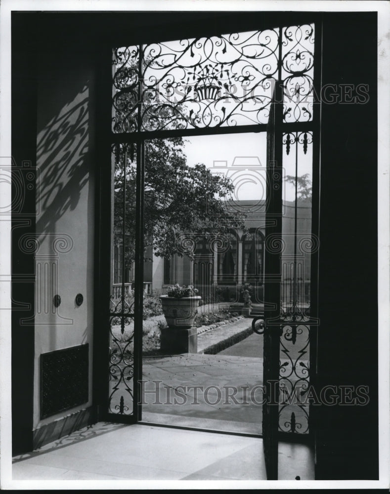 1970 Press Photo Glimpse of the sunken Italian garden Western Reserve Historical - Historic Images