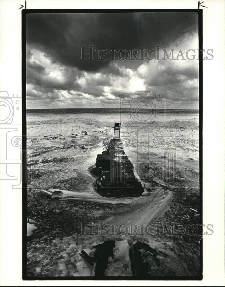 1986 Press Photo Huntington Beach in Bay Village Winter and more winter - Historic Images