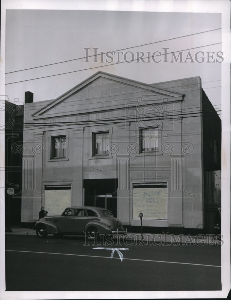 1951 Press Photo First Federal S &amp; L building at 5733 Broadway - cva81326 - Historic Images